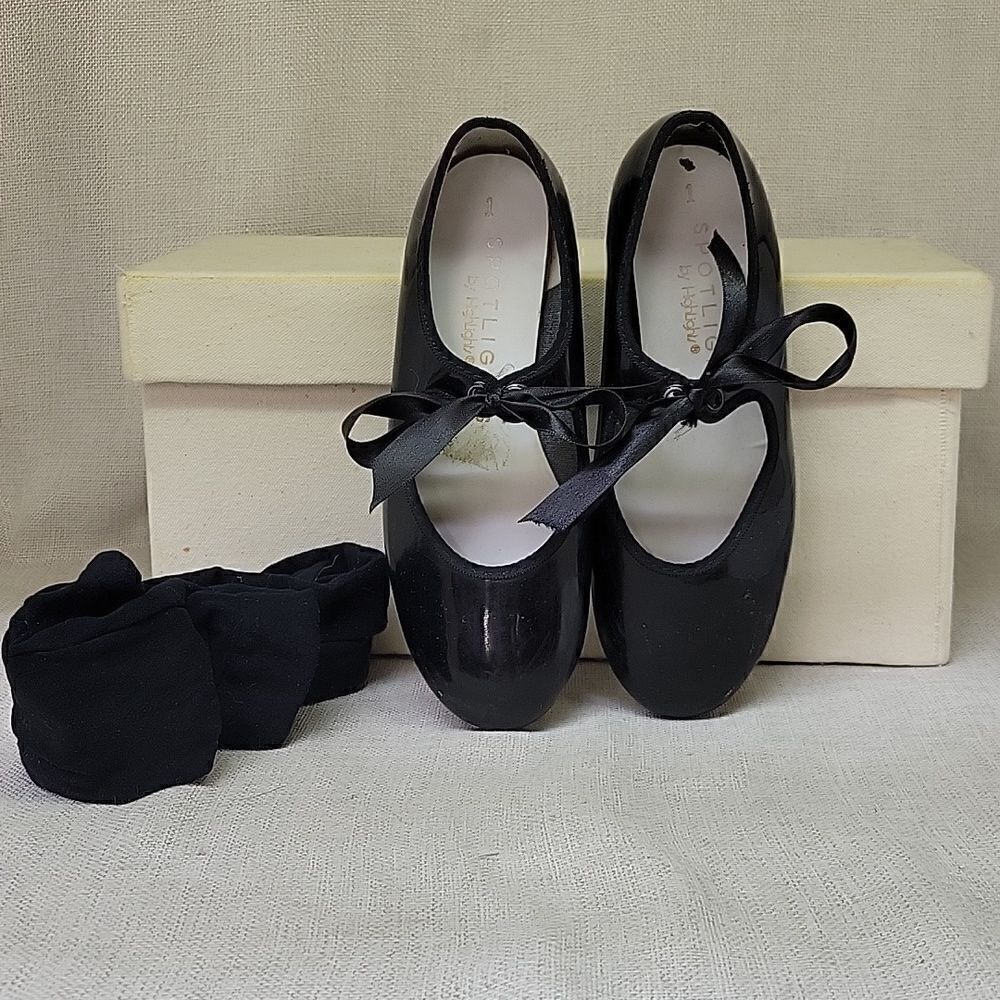 Spotlights by Highlights girls‎ tap/dance shoes. Sz 1M plus a pr of tights.